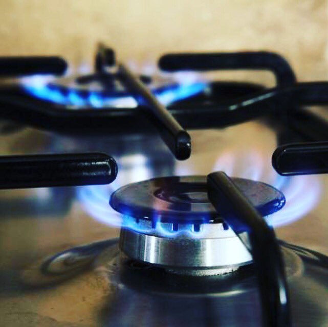 EmertecFormacio's tweet photo. Vigilar que fogones y quemadores que funcionen correctamente. Evita fugas de gas y incendios indeseados. #precaucion #protect #080 #emertec #seguridad #bombers #bomberos #pompier #fuegos #gas #quemador https://t.co/YiqeVTu1Zg
