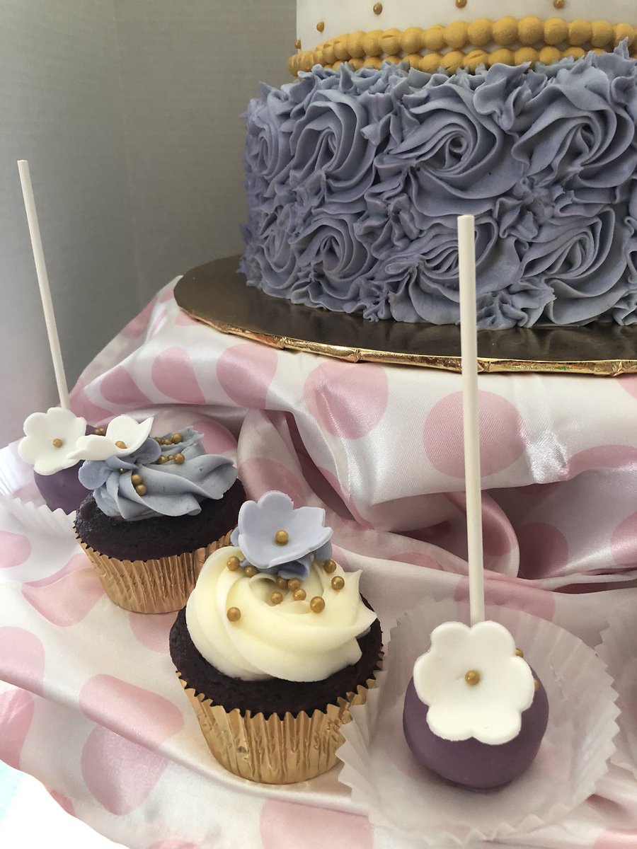 IndyRattan's tweet photo. Lavender and Gold Baby Shower Cake, Cupcakes and Cakepops!
French Vanilla Cake with Bavarian Cream Filling! @IndianaCakes https://t.co/xpVhXMmh2K