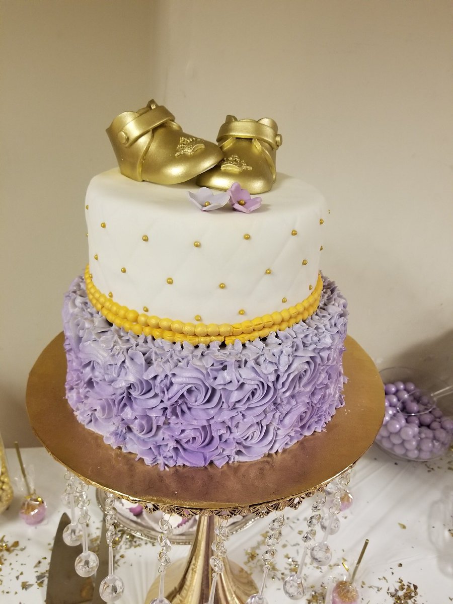 IndyRattan's tweet photo. Lavender and Gold Baby Shower Cake, Cupcakes and Cakepops!
French Vanilla Cake with Bavarian Cream Filling! @IndianaCakes https://t.co/xpVhXMmh2K