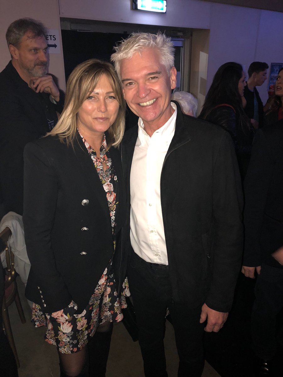 The actual silver fox himself <a href="/Schofe/">Phillip Schofield</a> 😍⛸