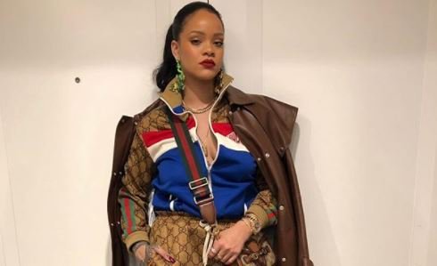 Its_Double_H's tweet photo. #Rihanna promotes #Wizkid, @DJSPINALL’s #Song— while celebrating a historic feat https://t.co/EzWWC0n4Zt The first female #artist to have over two billion worldwide streams on Apple Music. 🥂 🎙 🎺 📱 🎶 ✌ #nowo #afropop @thecablestyle https://t.co/8EowcB7ilX