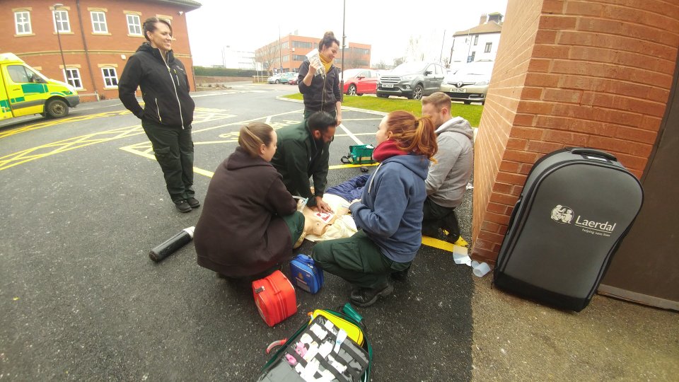 meducation_NE's tweet image. ALS week. pushing the students then adding additional Human Factors. #stressinoculation #betterpatientcare #spara1701 @T5rby1 @daz_nhs @UosParamedics @davy_pi @PaulElliott_  1