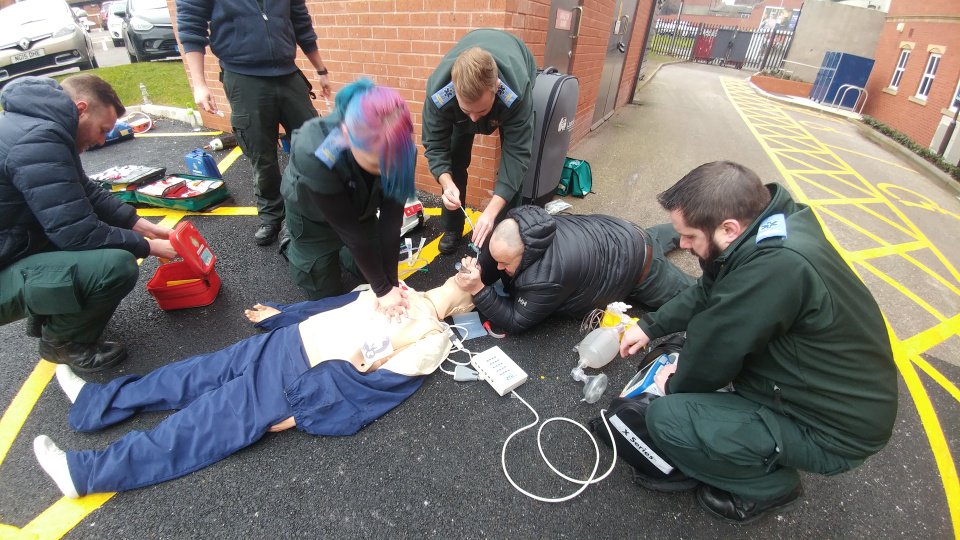 meducation_NE's tweet image. ALS week. pushing the students then adding additional Human Factors. #stressinoculation #betterpatientcare #spara1701 @T5rby1 @daz_nhs @UosParamedics @davy_pi @PaulElliott_  1
