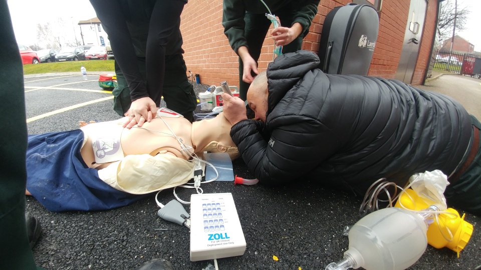 meducation_NE's tweet image. ALS week. pushing the students then adding additional Human Factors. #stressinoculation #betterpatientcare #spara1701 @T5rby1 @daz_nhs @UosParamedics @davy_pi @PaulElliott_  1