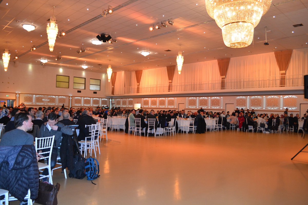 Hollanda 21 Mart belediye seçimlerine yönelik farklı siyasi partilerin katılımıyla gerçekleştirdiğimiz programda özellikle şu belirtilmiştir: "Oy kullanmak  bir  külfet  değil,  tam  tersine bir  ayrıcalıktır, bir  imkândır, bir fırsattır. Oyunuzu kullanınız ki temsil edilesiniz"