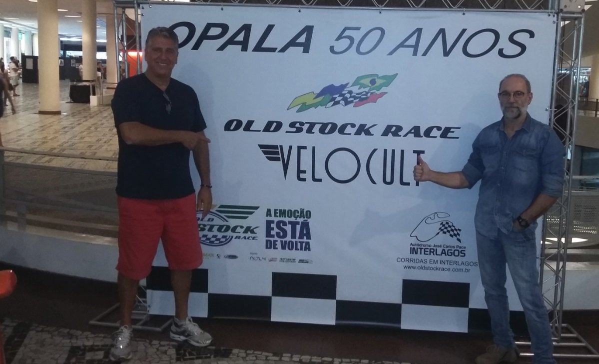 DuCardim's tweet photo. A @stock_car ignorar o evento @velocultsp no Conjunto Nacional, exposição de #Opalas que retratam o início da #stockcar é o fim da picada. 1.250.000 pessoas circulam/mês no Espaço. PONTO. https://t.co/LB2u7hpp9P