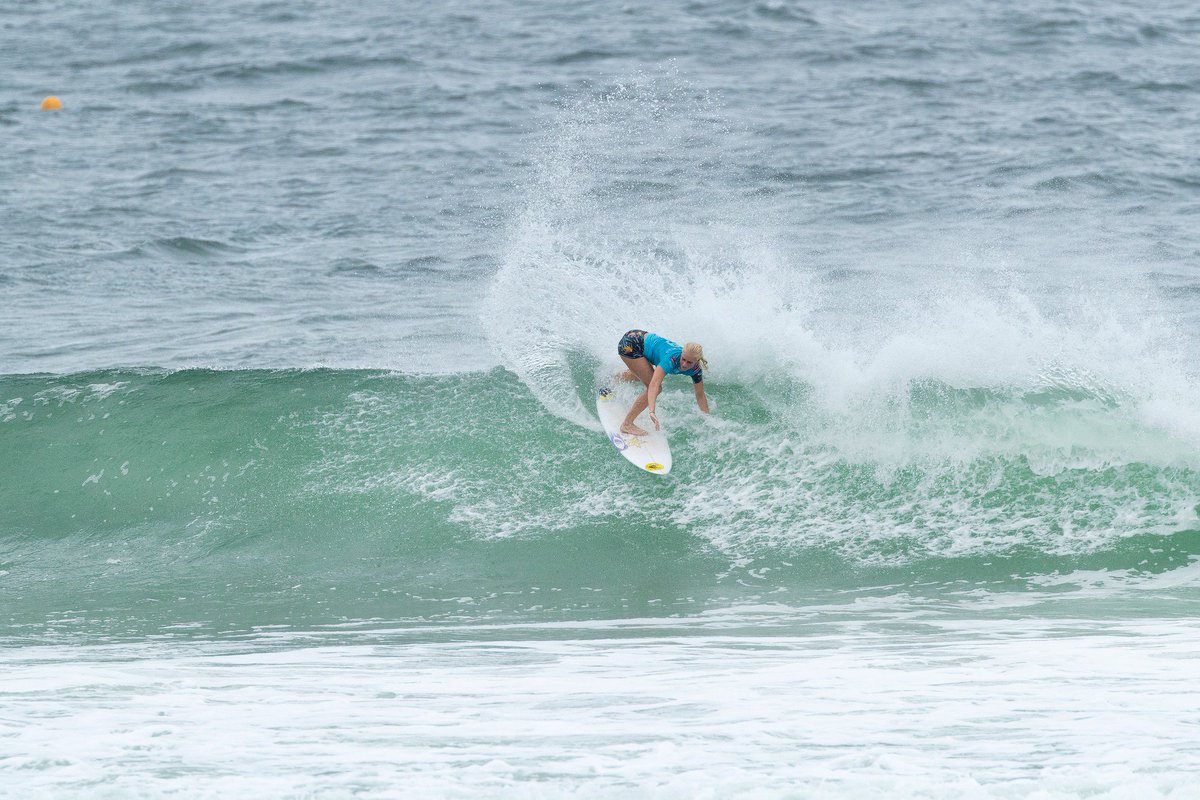 wsl's tweet image. .@tatiwest takes on @maliamanuel in #RoxyPro #GoldCoast Rd 2, Heat 1 👉 wsl.tv/goldcoast