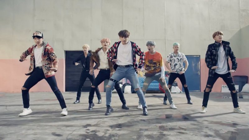 [News] BTS’s “Fire” MV Surpasses 300 Million Views [180312]