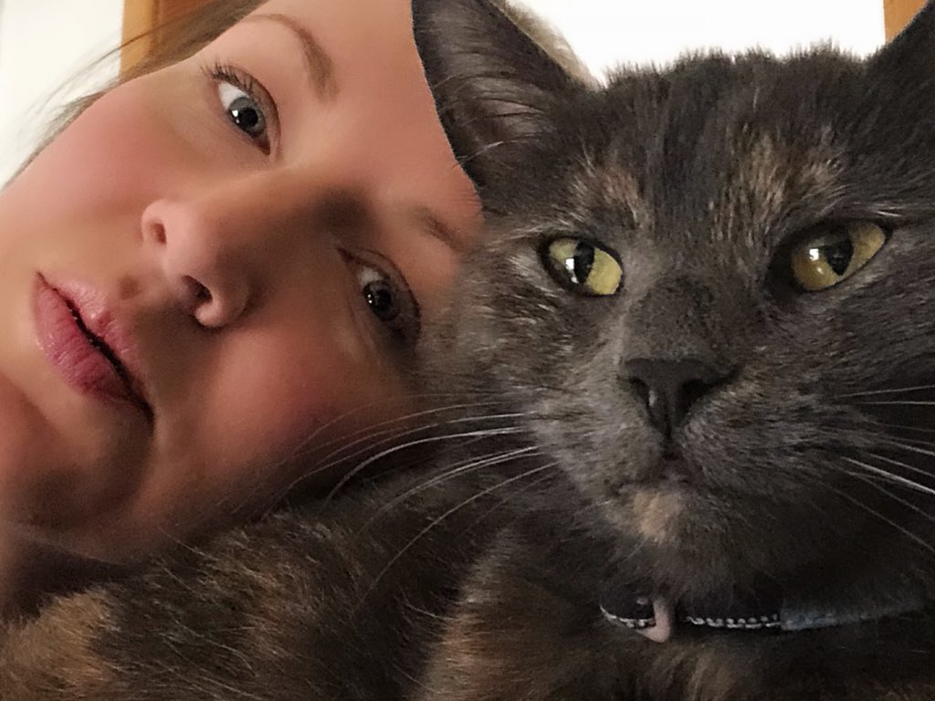 Jen79Jenna's tweet photo. @YourCatmagazine @PurrfectGiftBox Willow being my pillow https://t.co/ywds7VIerZ