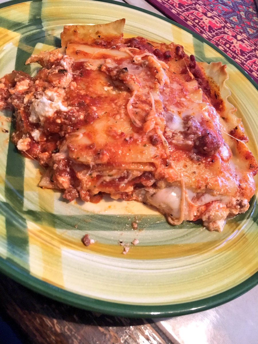 pullupaplatewma's tweet photo. Fresh out of the oven! My momma's lasagna 😍 #lasagna #homemade #dinner #dinnertime #food #foodie #foodies #yum #yummy #delicious #cheese #getinmybelly https://t.co/HTglZqlIlM
