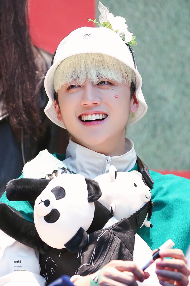picsyoungbin's tweet photo. HIS EYE SMILES IM CRYING https://t.co/tTY464dh1n
