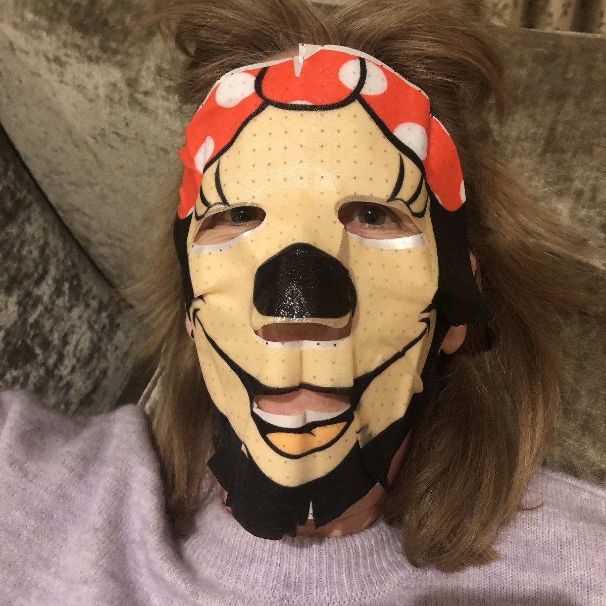 AmazingPhil's tweet photo. I got my mum a relaxing Minnie Mouse face mask for Mother’s Day and it is actually horrifying https://t.co/qLuJYAgtwu