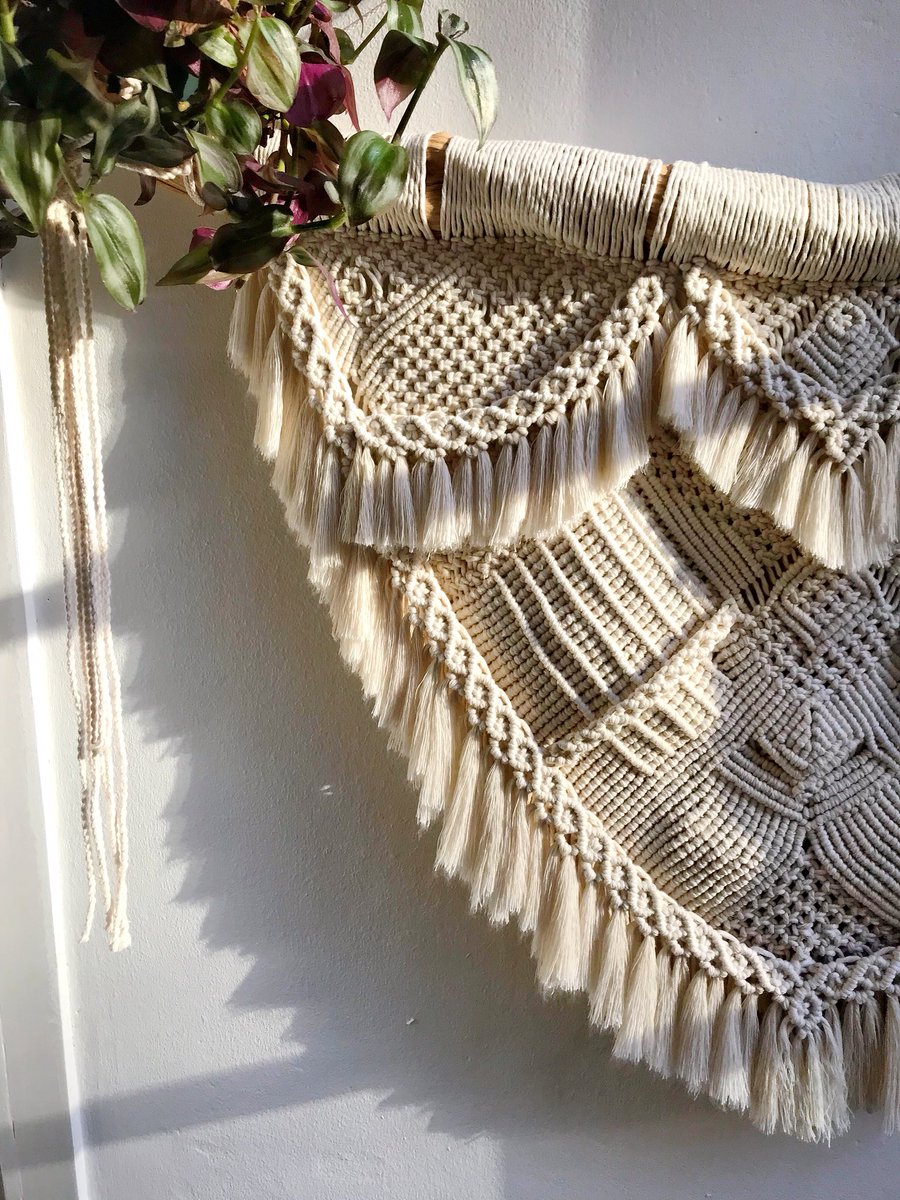 MiniSwells's tweet photo. This sunlight 😎 https://t.co/GjXroe31Db #macrame #etsy #bohochic #art #wallart #fiberart #Bohemia #bohostyle #handmade #decor #etsyshop https://t.co/AgUBjt1HjM