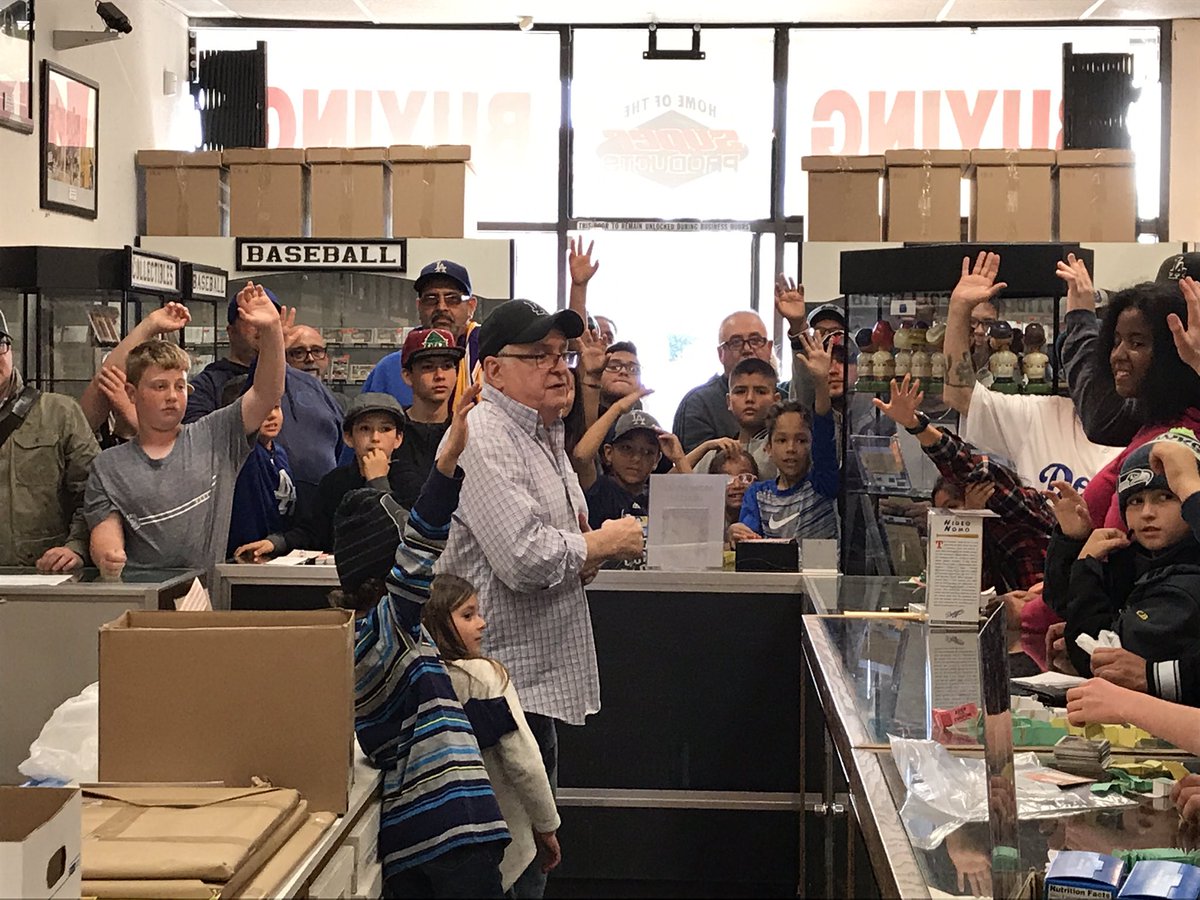 sbaycards's tweet photo. 20 extra prizes being given away by way of sports trivia questions #Dodgers #LakersWin #Yankees https://t.co/NCCTgq0B28