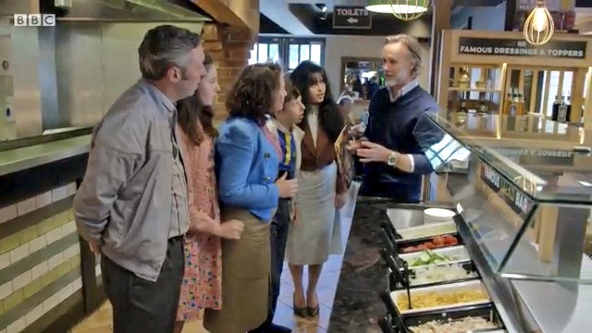joshbythesea's tweet image. Catching up on the always brilliant #BackInTimeForTea – didn’t think I’d ever see @marcuswareing in a Harvester talking about the salad bar!