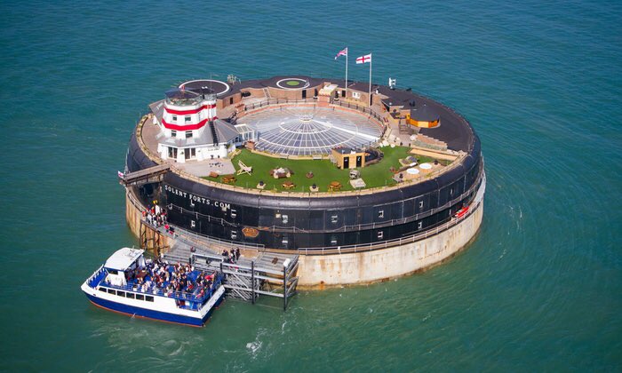 bucketlistsarah's tweet photo. A new addition to my bucket list: lunch at No Man's Fort, a private island in Portsmouth! Includes a boat trip from the mainland so will do this in 2019 if not this year. Looks amazing! @Solent_Forts @visitportsmouth #Portsmouth https://t.co/Npd9X7QxVf