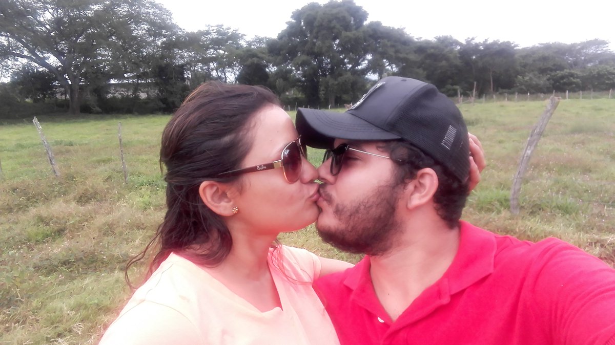 arlynrivera's tweet photo. Mientras no me falte tu beso en las mañanas y un café! Todo estará bien... Si estás tú estoy bien (RA)  :) :* https://t.co/UmO5klmhwd
