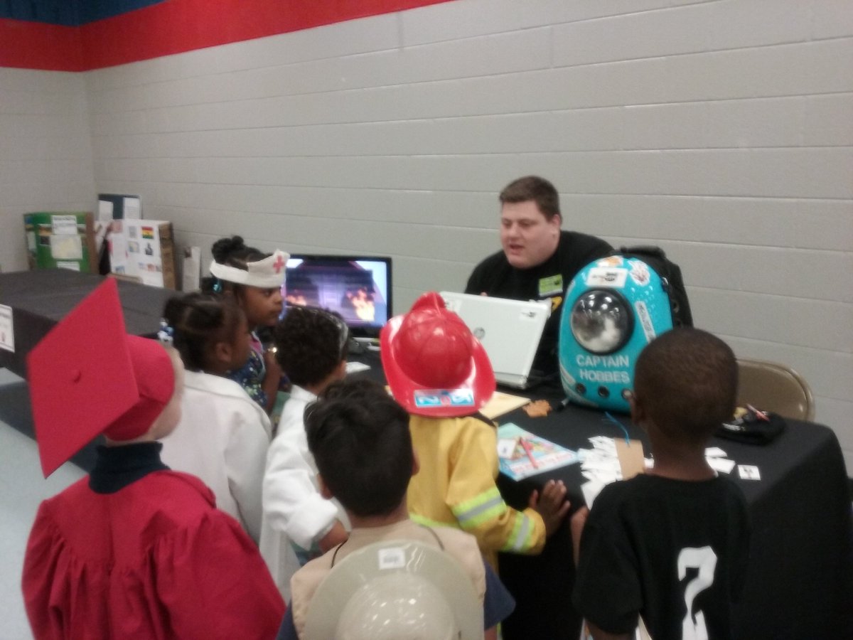 JessicaHartsfi3's tweet photo. Make a Choice Week - Thursday - Pre-K - Attended the AWESOME Career Fair!!! My students were so excited and interested in the many things that our community shared with them!!! @EEMillerElem #EEMillerMACweek! https://t.co/lxd6oEMDdR
