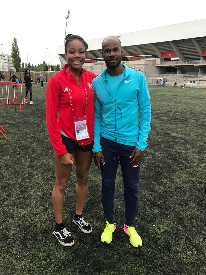 SchoolAthletics's tweet photo. Kim Collins has announced his retirement from athletics. He met some of the ESAA team at ISF world schools in 2018. Made them feel special with genuine interest in them all. Good luck to a honest and humble champion @kimcollins100m https://t.co/MSn87NcKfD