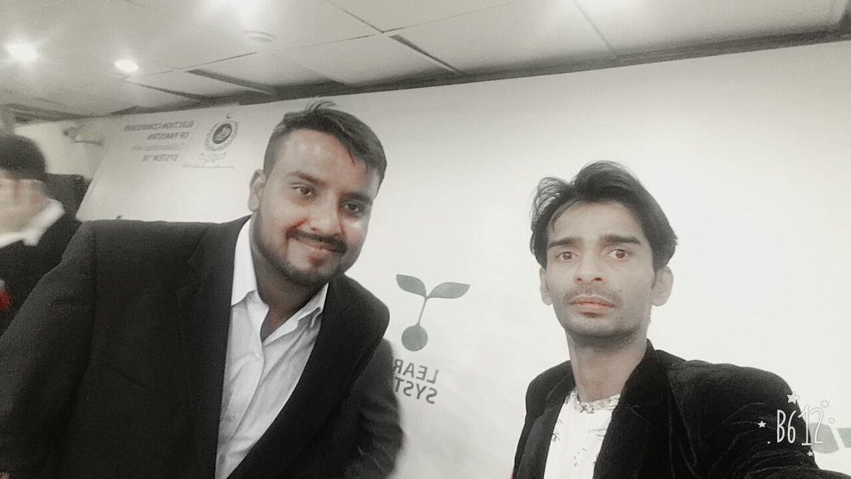 AliSuMiOfficial's tweet photo. 📚Closing Ceremony of 😘#System18 Chief Guest MNA @abidifactor 📚
👌Arts Council Karachi👌
@La_Zohaib @FahadPremier https://t.co/yFepkTMXRU