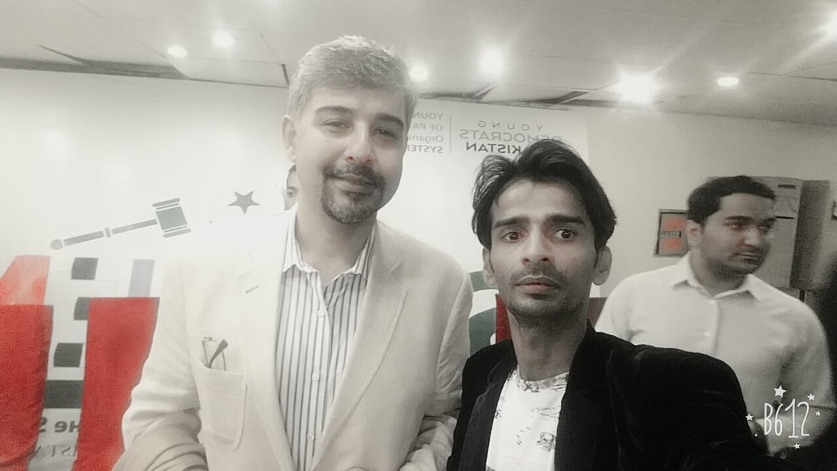 AliSuMiOfficial's tweet photo. 📚Closing Ceremony of 😘#System18 Chief Guest MNA @abidifactor 📚
👌Arts Council Karachi👌
@La_Zohaib @FahadPremier https://t.co/yFepkTMXRU
