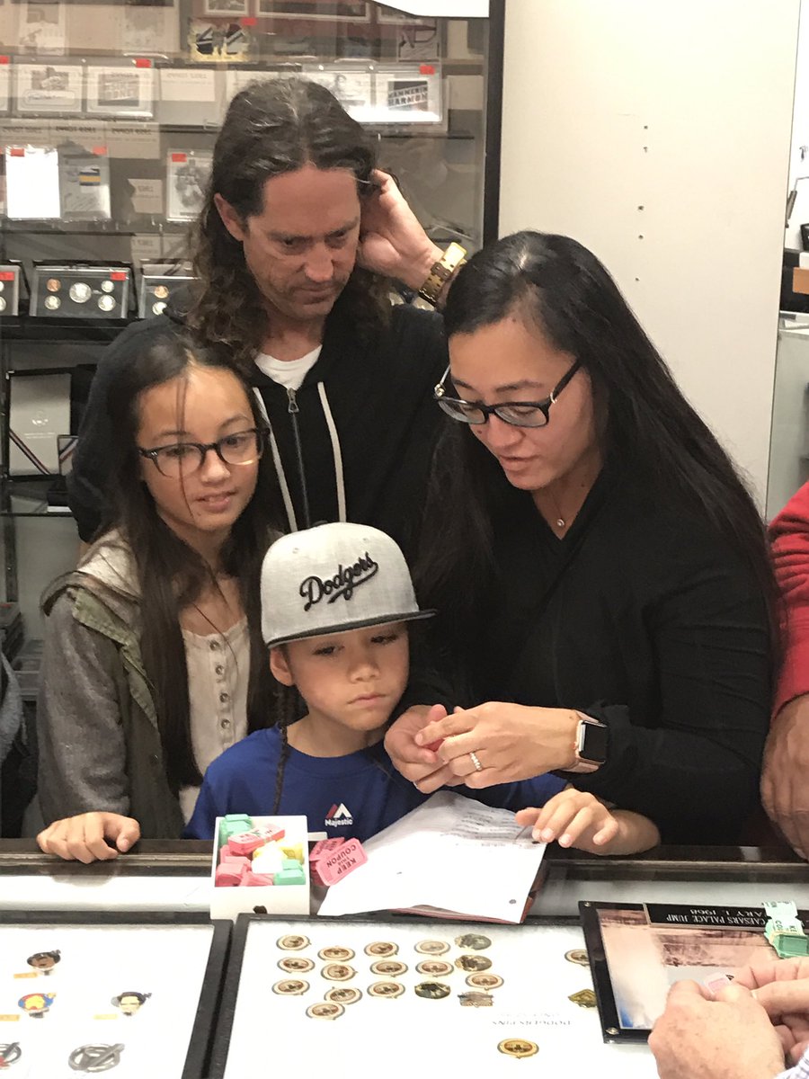 sbaycards's tweet photo. Checking tickets and winning a bunch of packs !!! #topps #Panini #upperdeck https://t.co/Mdc5cPoQgn