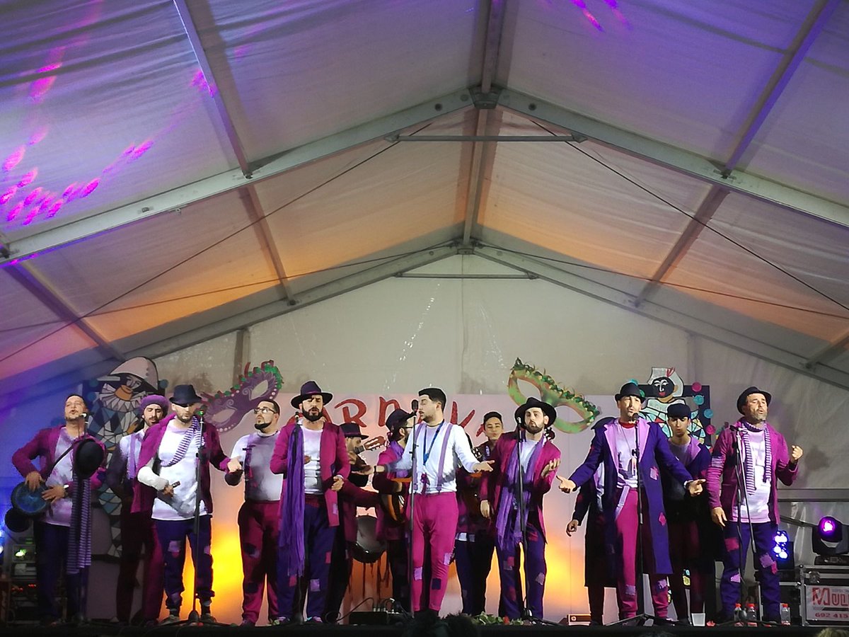 comparsadelseli's tweet photo. Gracias Sabinillas, Manilva... Gran rato el que echamos anoche. #LosCallejeros 🎭💜 https://t.co/APiz86axSn