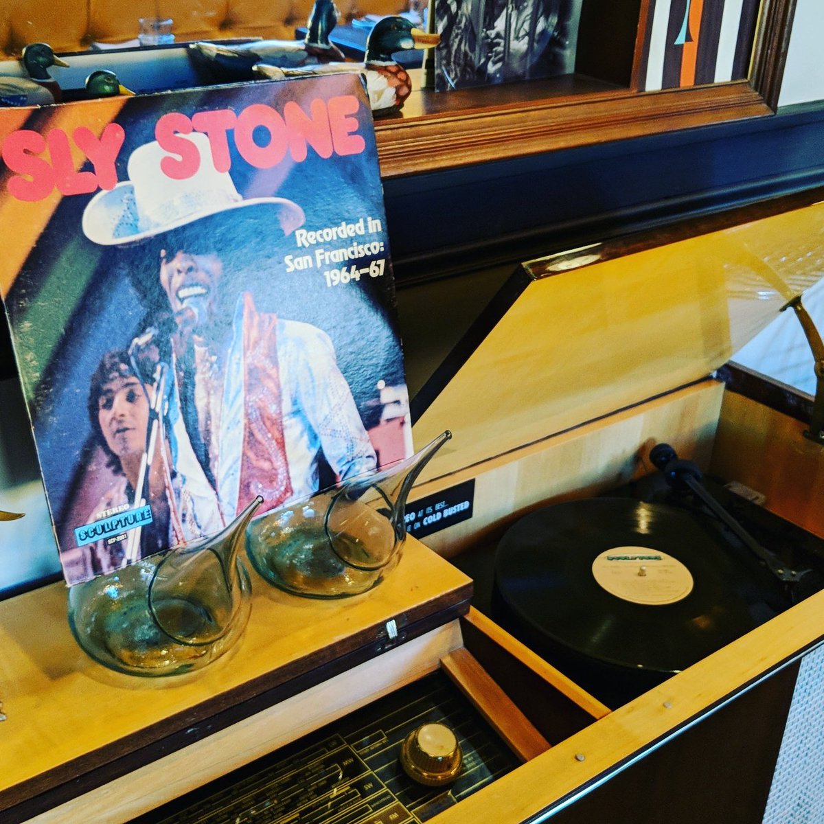 DuckInnChicago's tweet image. Our #sundayfunday is #BYOV &amp;amp; #industry night. Come by with your favorite #vinyl to share some tunes!