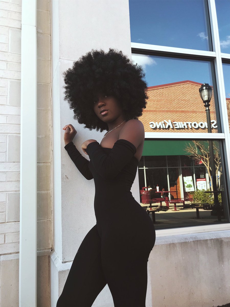 dopelike_mimi's tweet photo. Hey big head .. literally https://t.co/ny7Kh1q5yy