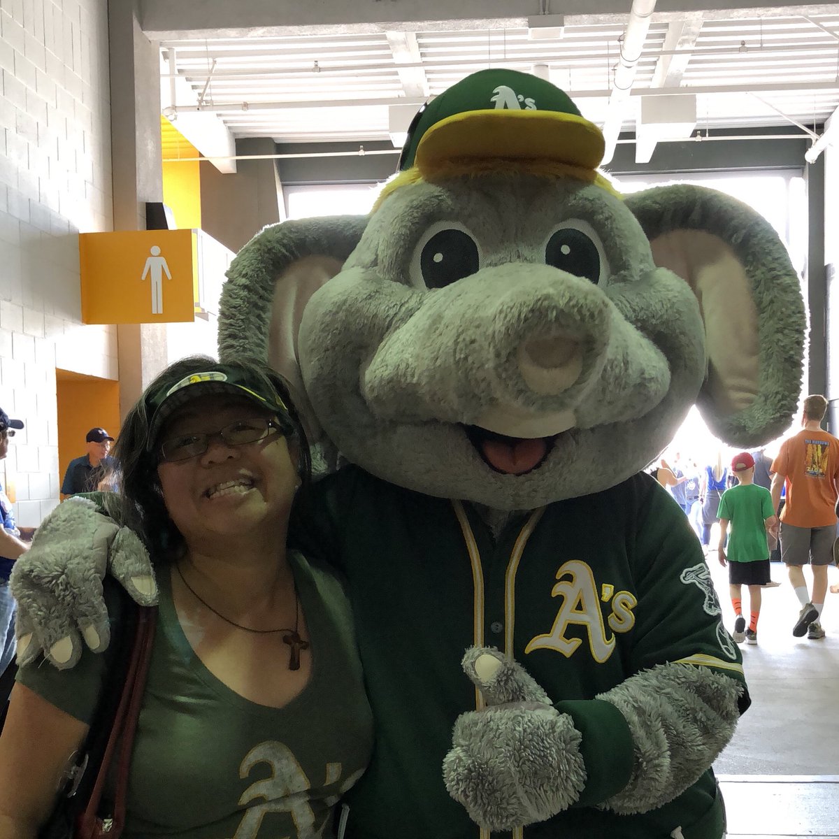 mpq_tran's tweet photo. I hella heart Stomper in Mesa, AZ!#goAs #SpringTraining2018 #HellaSpring https://t.co/e2rVAAScGx