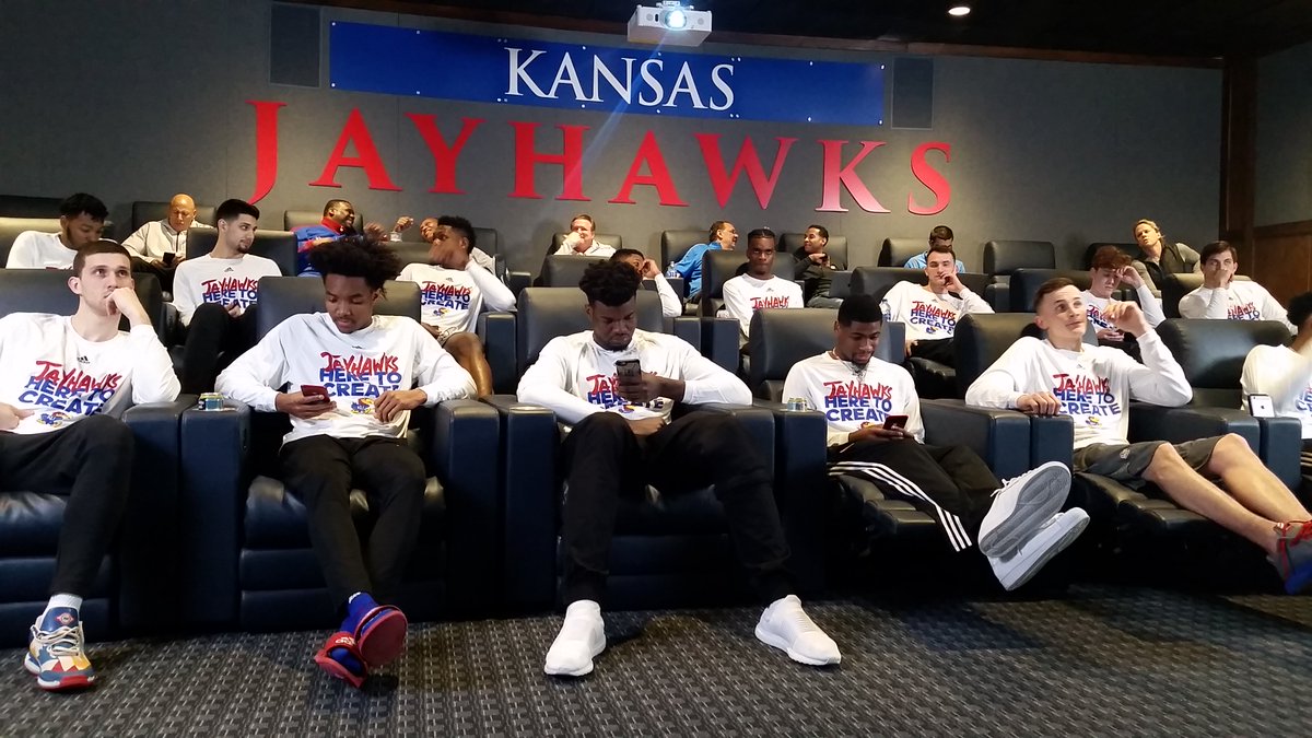 CuriousEyePro's tweet photo. Waiting for NCAA tournament bracket announcements with the KU Jayhawks. @KUhoops #KUbball #MarchMadness https://t.co/Mq33eQGEpZ