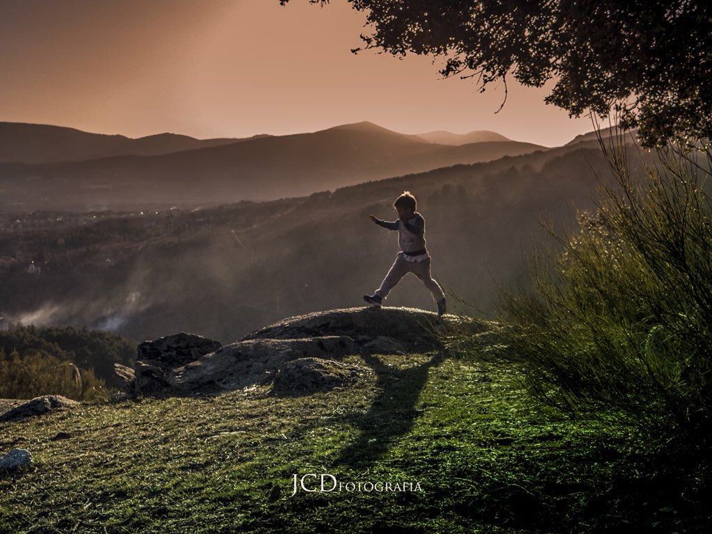 jcdfotograf's tweet photo. #BuenasNoches .
-“Tus hijos olvidarán tus palabras y tus acciones...pero nunca olvidarán como les hiciste sentir”-
Nunca entenderé quien es capaz de hacer daño a un niño.....#GabrielDEP #DiaDeLaFamilia https://t.co/bjpvIxFnxd