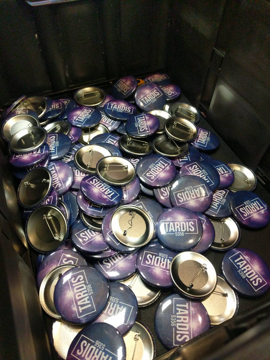TARDIS5356's tweet photo. Making buttons for super regionals! #FTC #relicrecovery https://t.co/rsnN2eQyVV