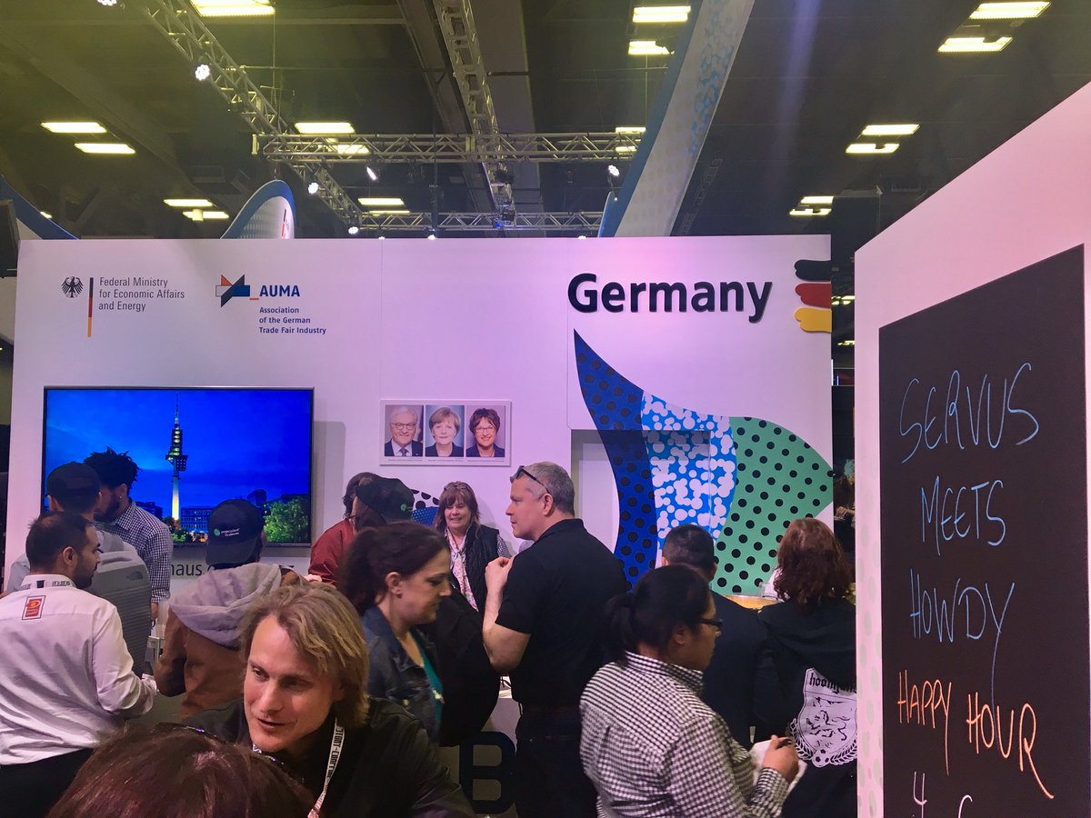 InvestBavariaUS's tweet photo. What a great crowd at the #BavarianHappyHour! Kicking off #SXSW2018 with #CreativeMunich & #NUEWW 🥨🍻 #ServusMeetsHowdy https://t.co/dSCOrtbAEm