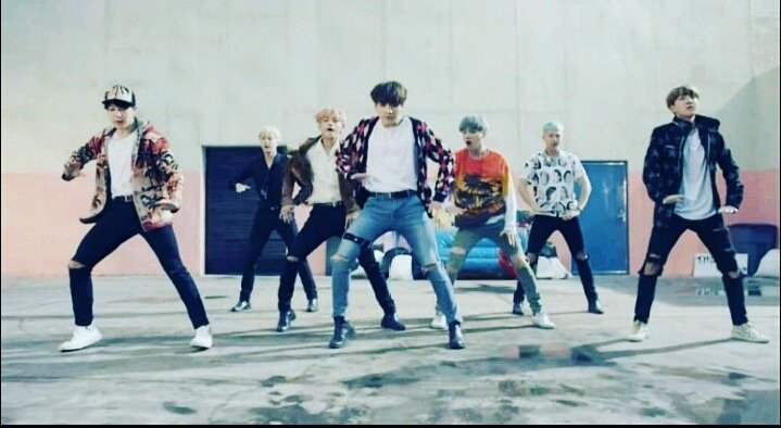 moanesilva's tweet photo. O "Fire" MV de BTS ultrapassa 300 milhões de visualizações

O BTS atingiu 300 milhões de visualizações no YouTube pela segunda vez neste mês.
@BrendaMonik3
@monbebewiber @Micdrop00 @thepinkahgase @bts_bighit @taehyungpics @BTS_ARMY https://t.co/qogCNFgRSa