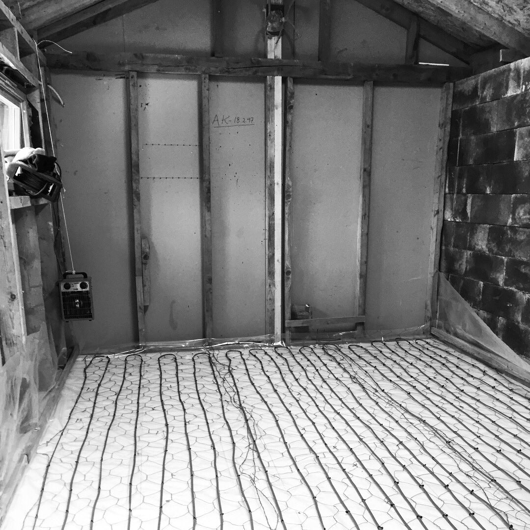Adunbeex's tweet photo. Studio build day 4!π€ Crazy progress this weekend! #studio2018 https://t.co/cebrqJKW6A