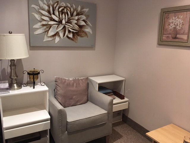CBHCToronto's tweet photo. new furniture for the psychotherapy room. #psychotherapy, #cbhctoronto #shopskingsway https://t.co/NTLp4HgQr0