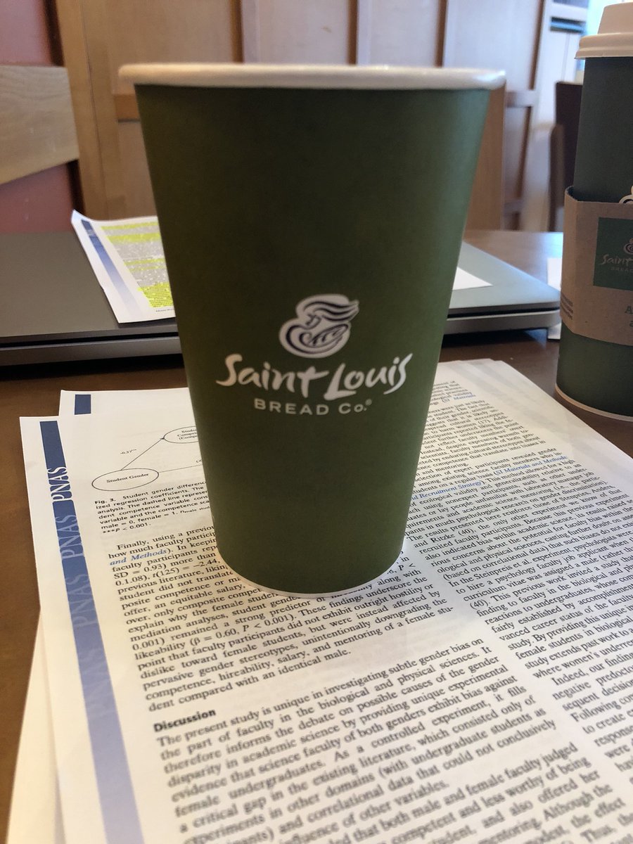 Gingy_the_Klutz's tweet image. St. Louis ‘Paneras’ are just fueling the Bread Co. vs. Panera name debate. It’s #BreadCo in case you were wondering.