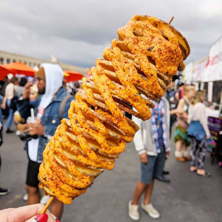 hellofoodieLA's tweet photo. Spiral Potatoes … .. #laeats #hellofoodie https://t.co/huEFWcjBTJ