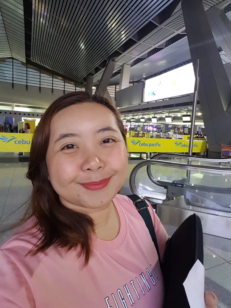 itsALYactually's tweet photo. Early morning flight.
Zamboanga City.
Headphones.
Viu.
Jealousy Incarnate.
#TravelWithWork https://t.co/5mdTapSiX0