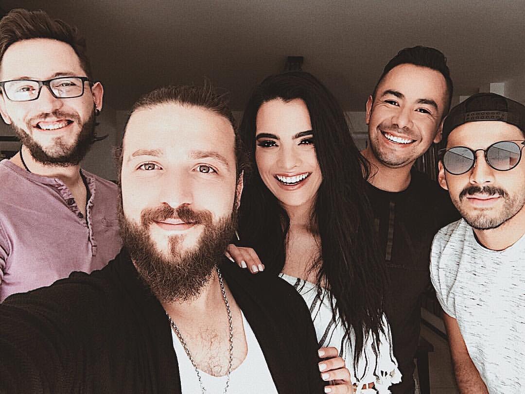 ScarletGInt's tweet photo. Ya quiero ver esas fotos 😍💫 @ScarletGruber @Esquedachris https://t.co/UkXQaZWjE3