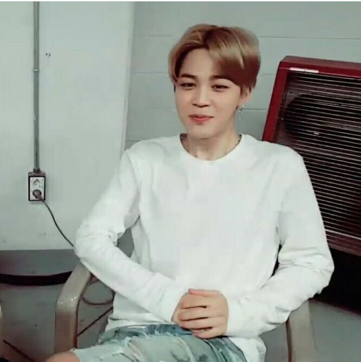 elysiumpjm's tweet photo. Waiting for the iHeart awards announcement like
#iHeartAwards #BestFanArmy #BTSARMY @BTS_twt https://t.co/MuMdSC8FL7