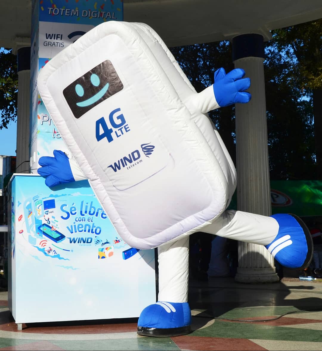 windtelecom's tweet photo. Así están los ánimos para este cierre del #CarnavalWind en Bonao. 🙌🎉 ¡Encuéntranos en la glorieta del parque Duarte y se #LibreConElViento!📍😁 https://t.co/AjMDsQu0Yx