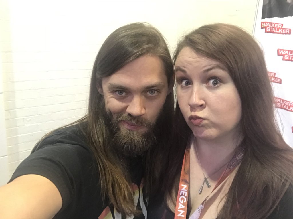 sazchick's tweet photo. Loved meeting @justanactor at @WalkrStalkrCon such a nice person 😊👍🏻 (ps is it just me or does it look like we could be brother &amp; sister 🤔🤷🏻‍♀️😁) #walkerstalkerlondon #walkerstalkerlondon2018 #twd #jesus #secretsiblings #twinning https://t.co/7LLiWSAtPs