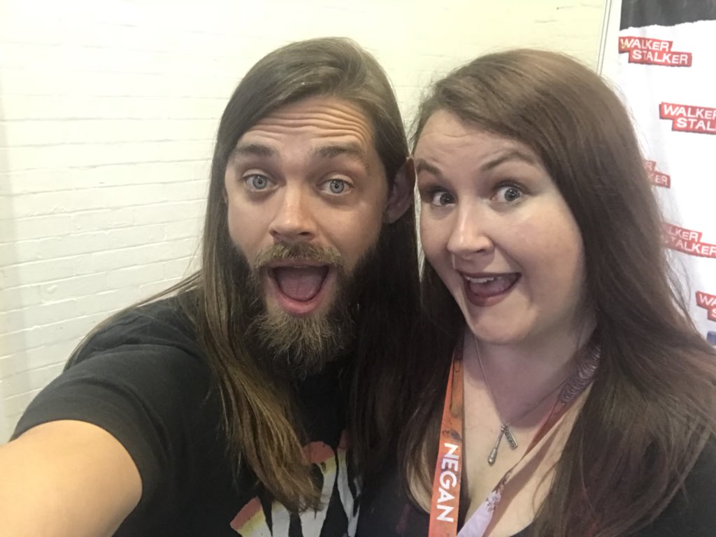 sazchick's tweet photo. Loved meeting @justanactor at @WalkrStalkrCon such a nice person 😊👍🏻 (ps is it just me or does it look like we could be brother &amp; sister 🤔🤷🏻‍♀️😁) #walkerstalkerlondon #walkerstalkerlondon2018 #twd #jesus #secretsiblings #twinning https://t.co/7LLiWSAtPs