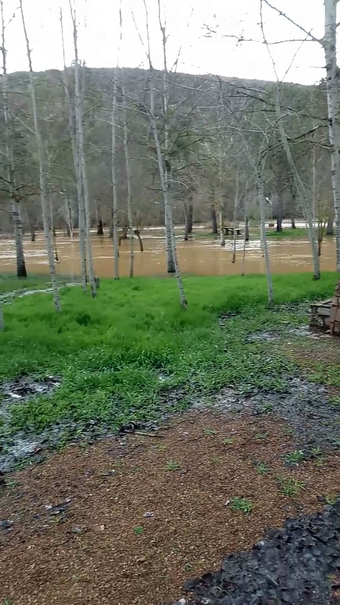DcoverS_'s tweet photo. La Tabla de la Yedra completamente desbordada. Increíble y precioso. @meteocr @meteociudadreal @wikiCR https://t.co/yz3QpeBvJi
