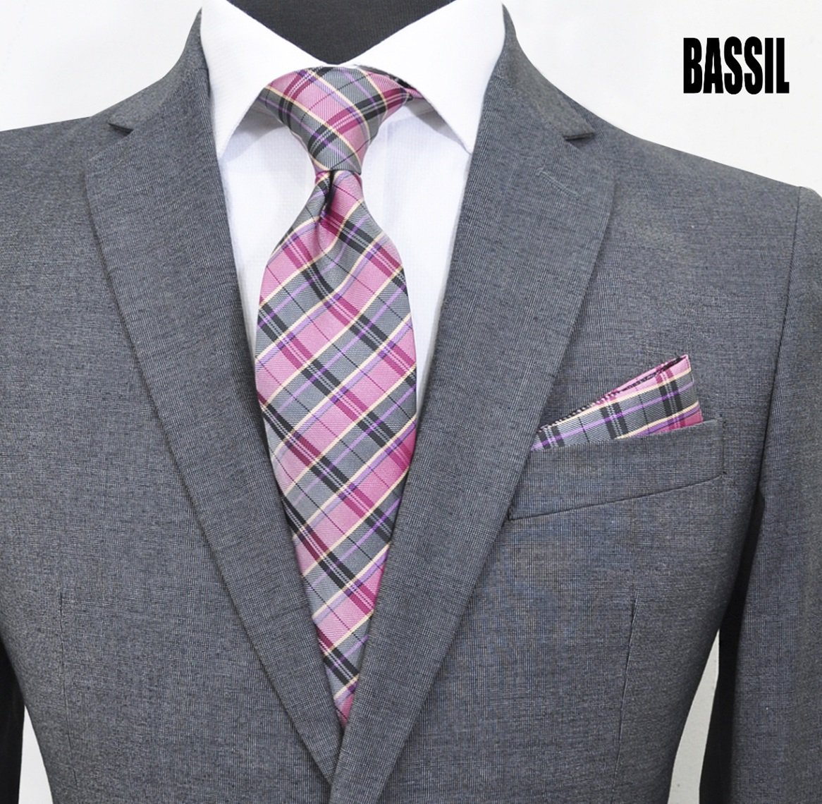 Bassil_Ec's tweet photo. ¡La vida no es perfecta, pero tu outfit si lo puede ser!!😉
#Bassil #SacoDeTerno #MenOutfit #BassilNewCollection https://t.co/ZXH7vZevyP