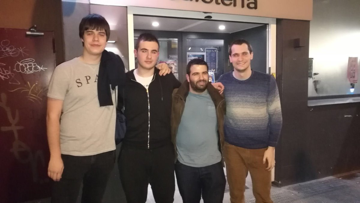 PamplonaModern's tweet image. Aqui el top 4 de nuestro ultimo #SundayNightMagic antes de la liga de marzo que se disputara el domingo que viene!!! En el top han estado:Ander (Ur moon), Fermin( Grixis Reveler), Pablo(Merfolk) y Adrian (4C Zoo).
A destacar la terrible batalla de JTM que hemos podido vivir!!!