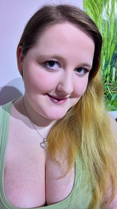 You can visit me in my live cam again now at https://t.co/mWXUofelQK https://t.co/7hwRrI39hb