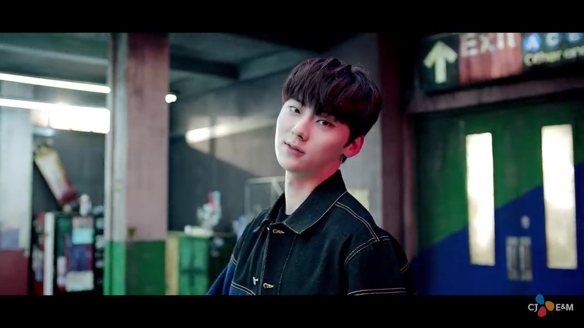 황민현_THAILAND!♡ tweet media